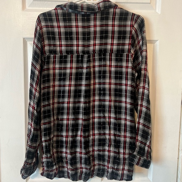 Rock and Republic Plaid Drape Front Blouse. Size Medium - Picture 4 of 4